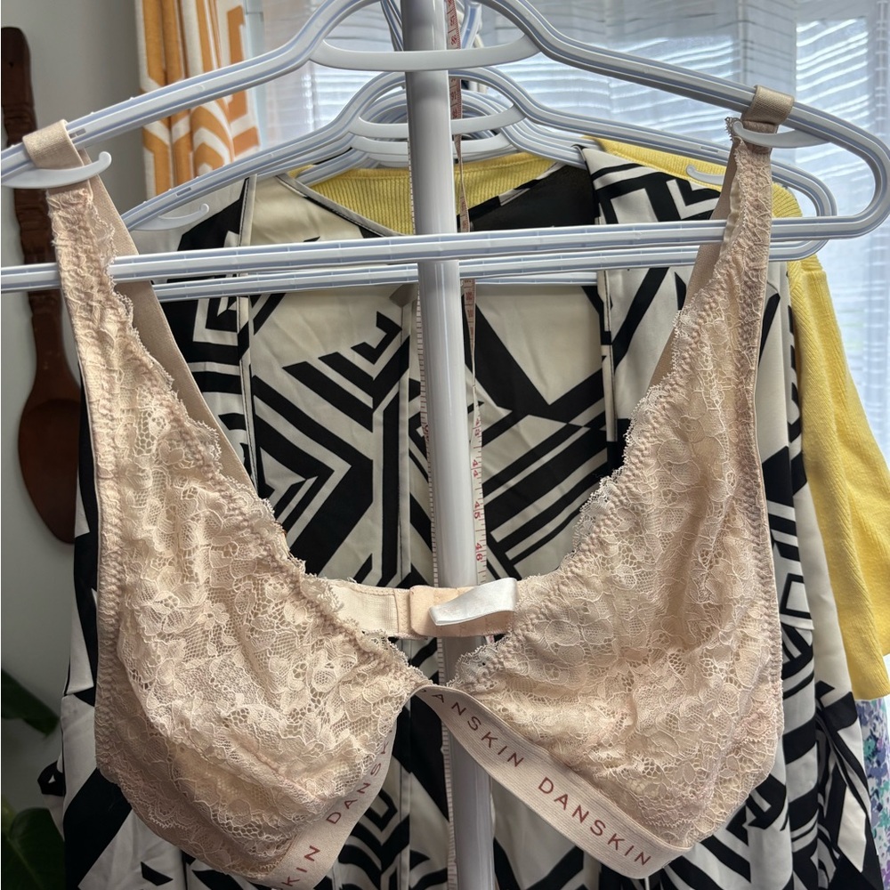 Danskin Cream Lace Bra with Delicate Detailing
